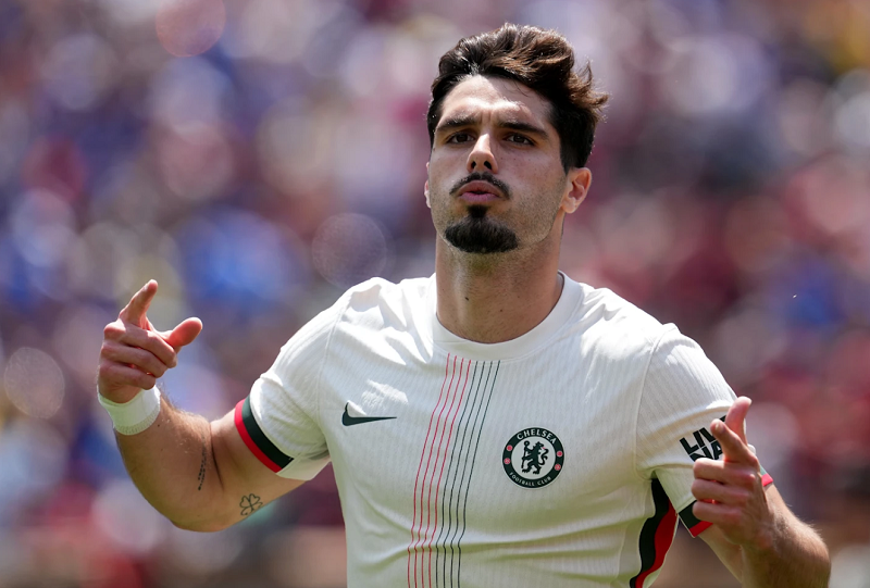 quyet-dinh-chinh-xac-cua-chelsea-khi-giu-lai-pedro-neto